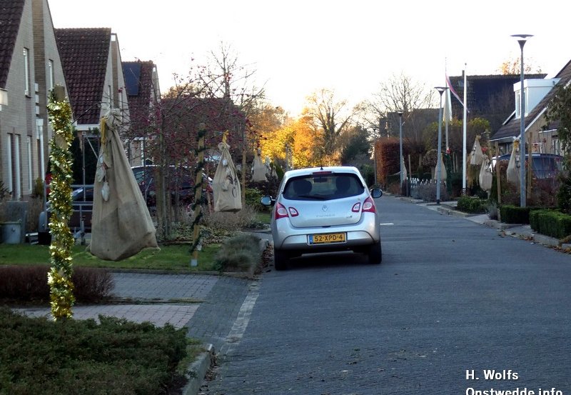 21-11-25 Straatversiering in de Huisinghelaan. Foto: H. Wolfs Onstwedde.info