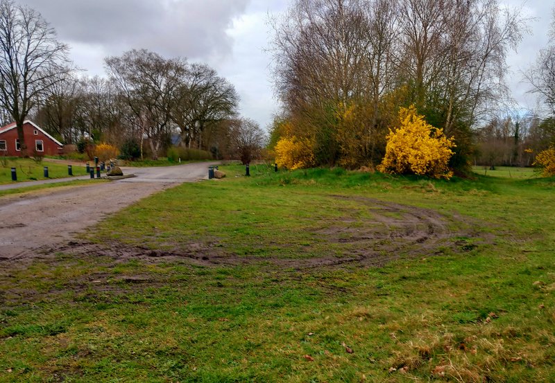 28-03-26 Aan de Duinweg waar vroeger de Paasbult brandde. Foto: Roelie Knigge Onstwedde.info