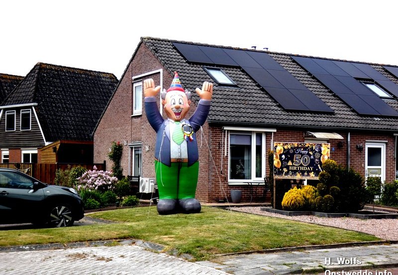 15-05-26 Een vijftig jarige aan de Hubbelinglaan 1. Foto: H. Wolfs Onstwedde.info