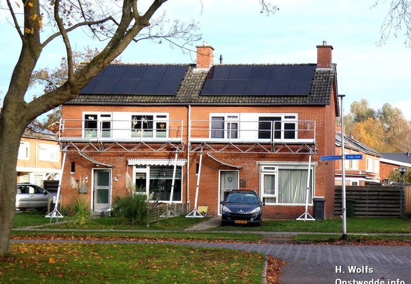 13-11-25 Onderhoudswerkzaamheden aan woningen in de Olde Hof. Foto: H. Wolfs Onstwedde.info