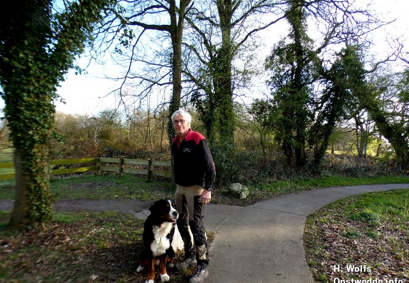 31-03-26 Harry Heidekamp met zijn trouwe viervoeter. Foto: H. Wolfs Onstwedde.info