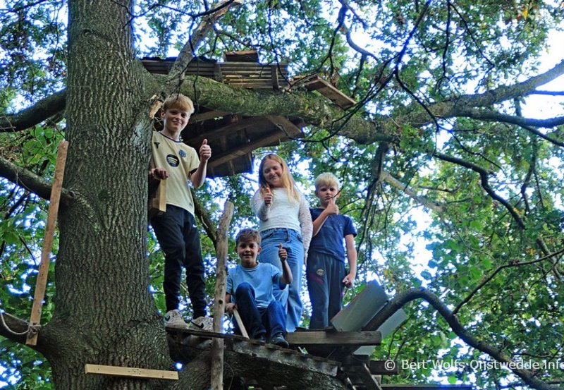 07-10-26 De geheime boomhut van Onstwedde. Foto: Bert Wolfs Onstwedde.info