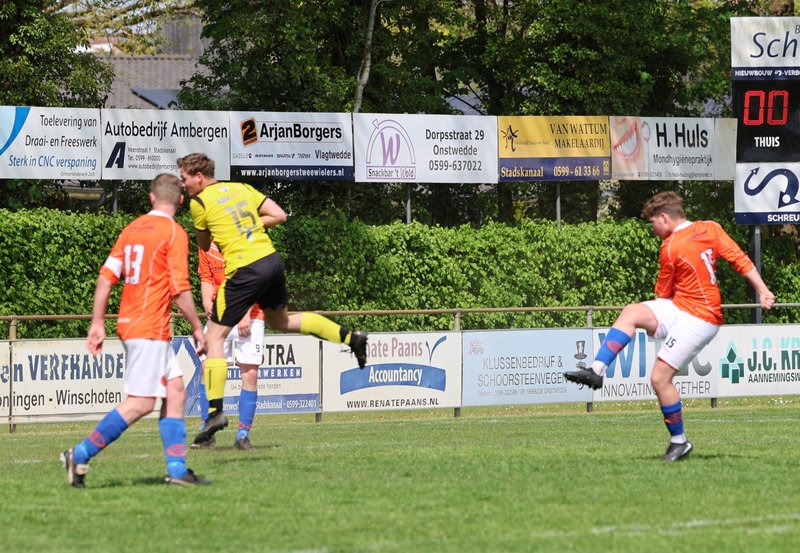 05-05-26 Onstwedder Boys 2 - WEO 2 eindstand 4 - 3. Foto: Freek Moorlag Onstwedde.info