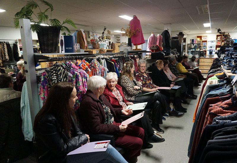 02-04-26 Bingo 20 jaar Liroja Fashion. Foto: Anneke Orsel Onstwedde.info