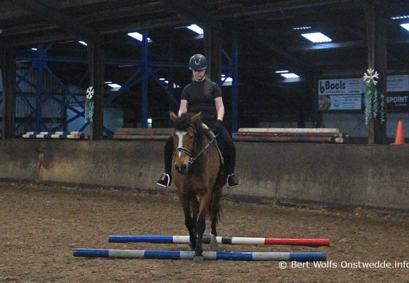 25-02-26 Woensdagavondlessen in de manege. Foto: Bert Wolfs Onstwedde.info