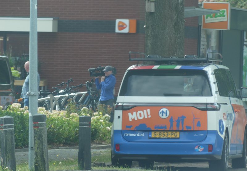06-08-26 Radio Noord actief bij Poiesz. Foto: Magdalena