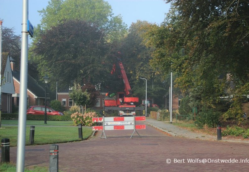 02-10-26 Werkzaamheden nabij de Dorpsstraat. Foto: Bert Wolfs Onstwedde.info