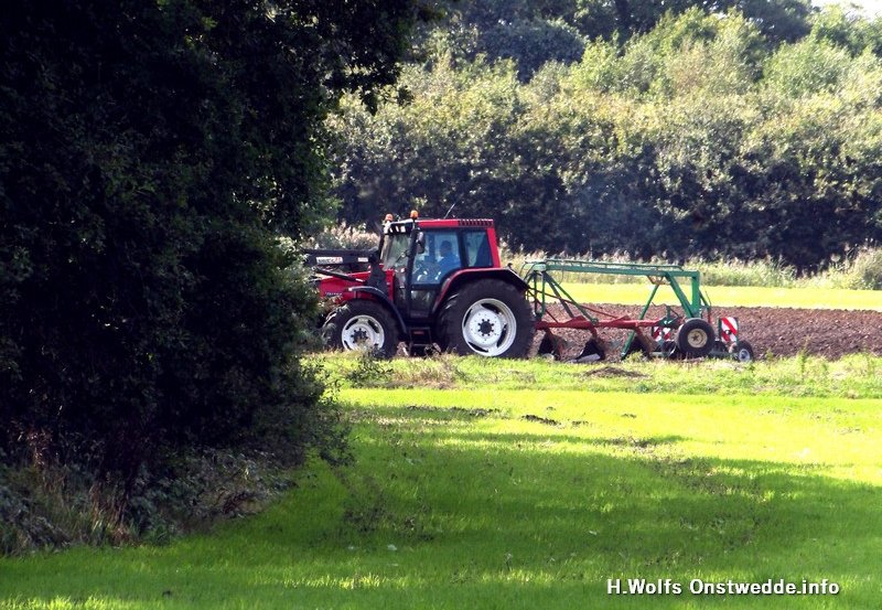 10-09-26 Ploegwerkzaamheden achter het Ter Wuppingerbos. Foto: H. Wolfs Onstwedde.info