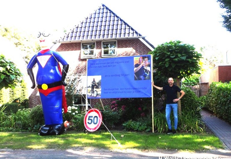 08-08-26 Een 50 jarige aan de Verlengde Luringstraat. Foto: H. Wolfs Onstwedde.info