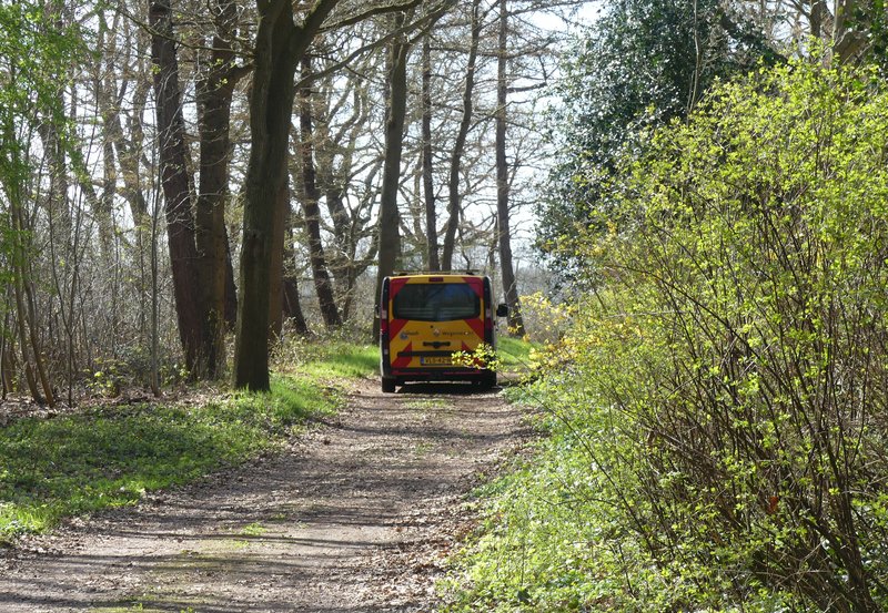 04-04-26 De Wegenwacht verlaat de Roege Baarg na een diagnose. Foto: Magdalena