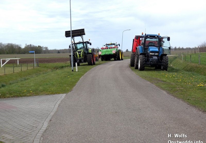 13-04-26 Loonbedrijf Bruggers op de Heideweg. Foto: H. Wolfs Onstwedde.info