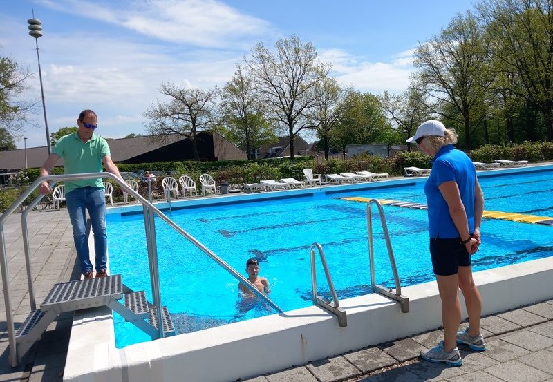02-05-26 Het zwemseizoen weer geopend bij zwembad 't Vlasmeer. Foto: Roelie Knigge Onstwedde.info