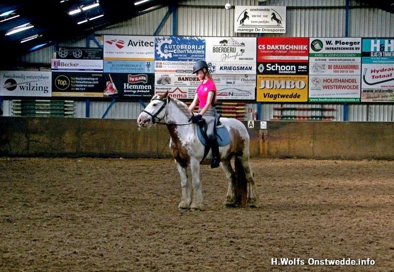 22-08-26 Paardrijlessen in de manege. Foto: H. Wolfs Onstwedde.info