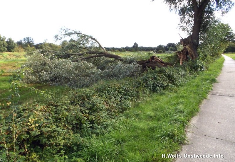 11-09-26 Eindelijk afgeknapt - was al een hele tijd ingescheurd aan fietspad Smeerling richting Ter Wupping. Foto: H. Wolfs Onstwedde.info