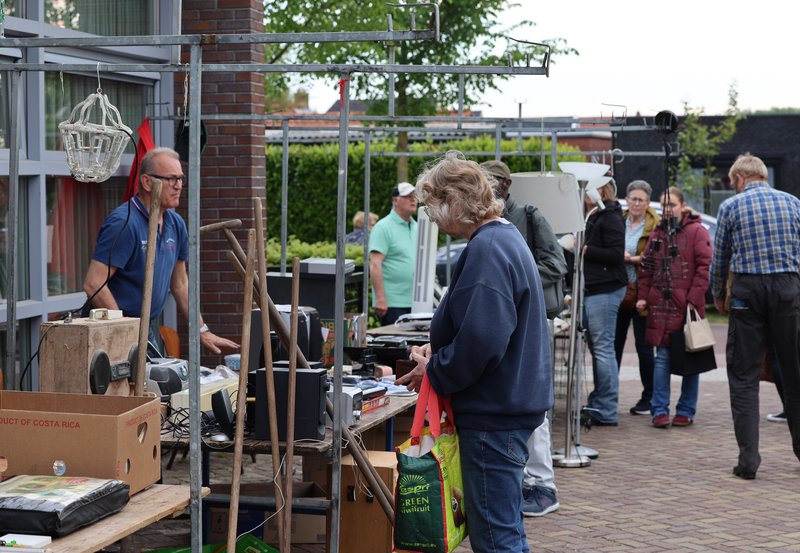 11-05-26 Rommelmarkt Christelijke Gereformeerde Kerk. Foto: Freek Moorlag Onstwedde.info