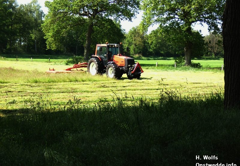 27-05-26 Hooi werkzaamheden in Ter Wupping. Foto: H .Wolfs Onstwedde.info