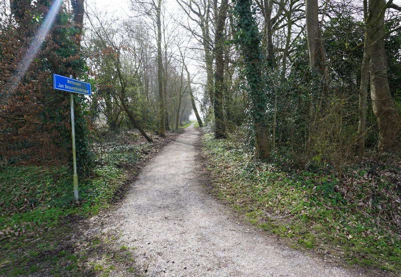 23-03-26 Wethouder Jan Bessembinderspad achter de ijsbaan. Foto: Anneke Orsel Onstwedde.info