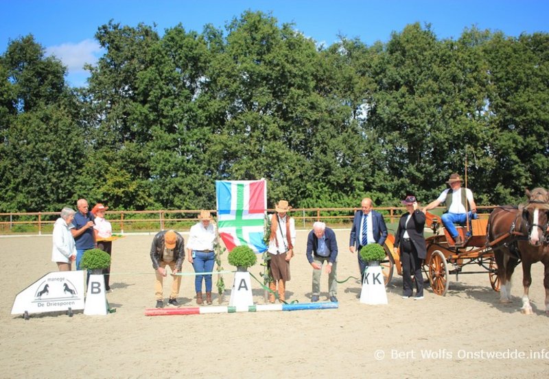 22-08-26 Feestelijke opening buitenbak manege De Driesporen. Foto: Bert Wolfs Onstwedde.info