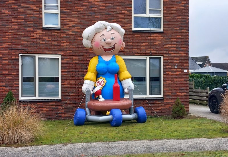 10-11-25 Aan de Boslaan is een 50 jarige. Foto: Onstwedde.info