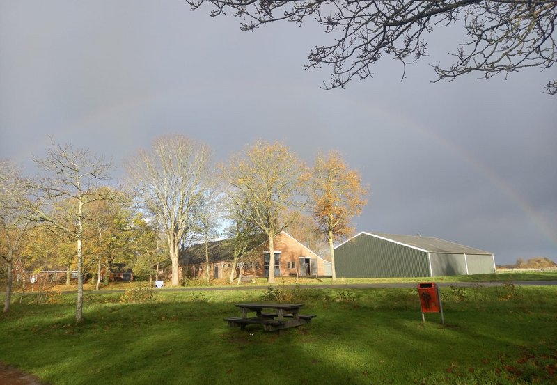 17-11-25 Een regenboog boven Smith Ranch Paardenstalling. Foto: Bert Wolfs Onstwedde.info