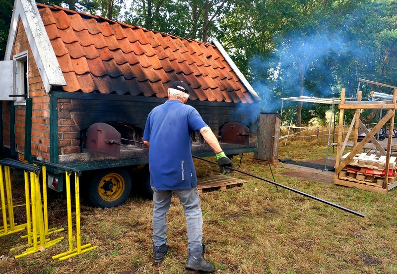 20-08-26 Onstwedder Gaarv´n aan het voorbereiden voor het Oogstfeest. Foto:Onstwedde.info