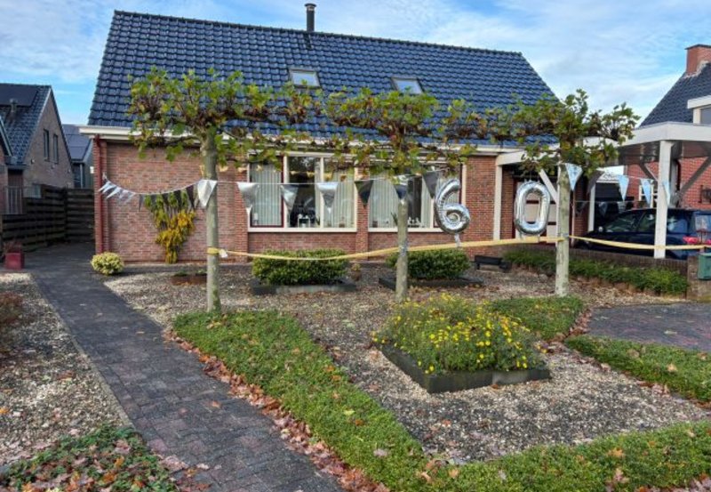 18-11-25 60-Jarig jubileum aan de Dorpsstraat 29D. Foto: Onstwedde.info