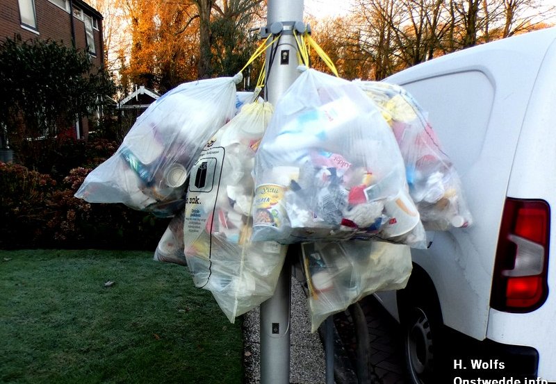 20-11-25 Mooie plastic afval plaatje. Foto: H. Wolfs Onstwedde.info