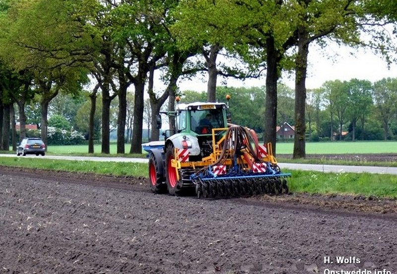 06-05-26 Landbouwwerkzaamheden in Veenhuizen. Foto: H. Wolfs Onstwedde.info