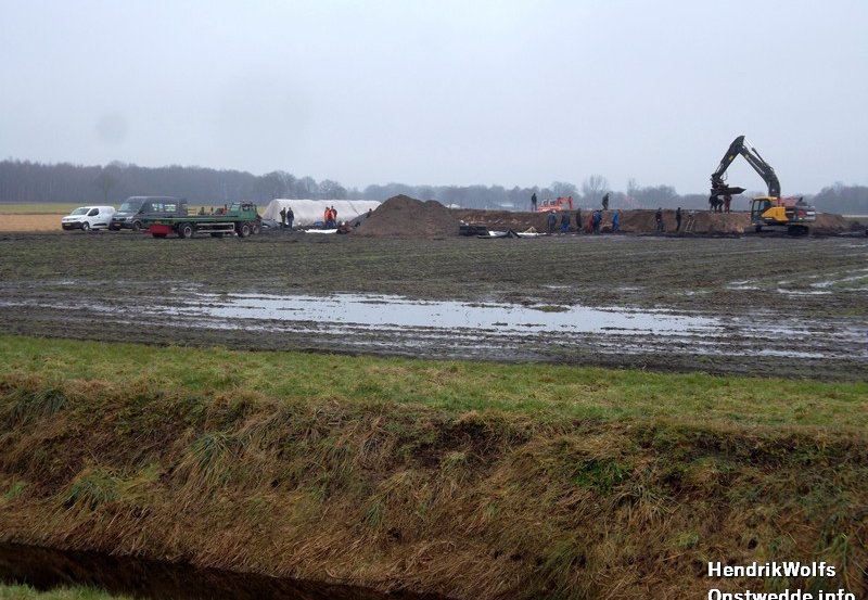 13-02-26 Het aanleggen van een mestsilo aan de Sikkenbergerweg. Foto: H. Wolfs Onstwedde.info